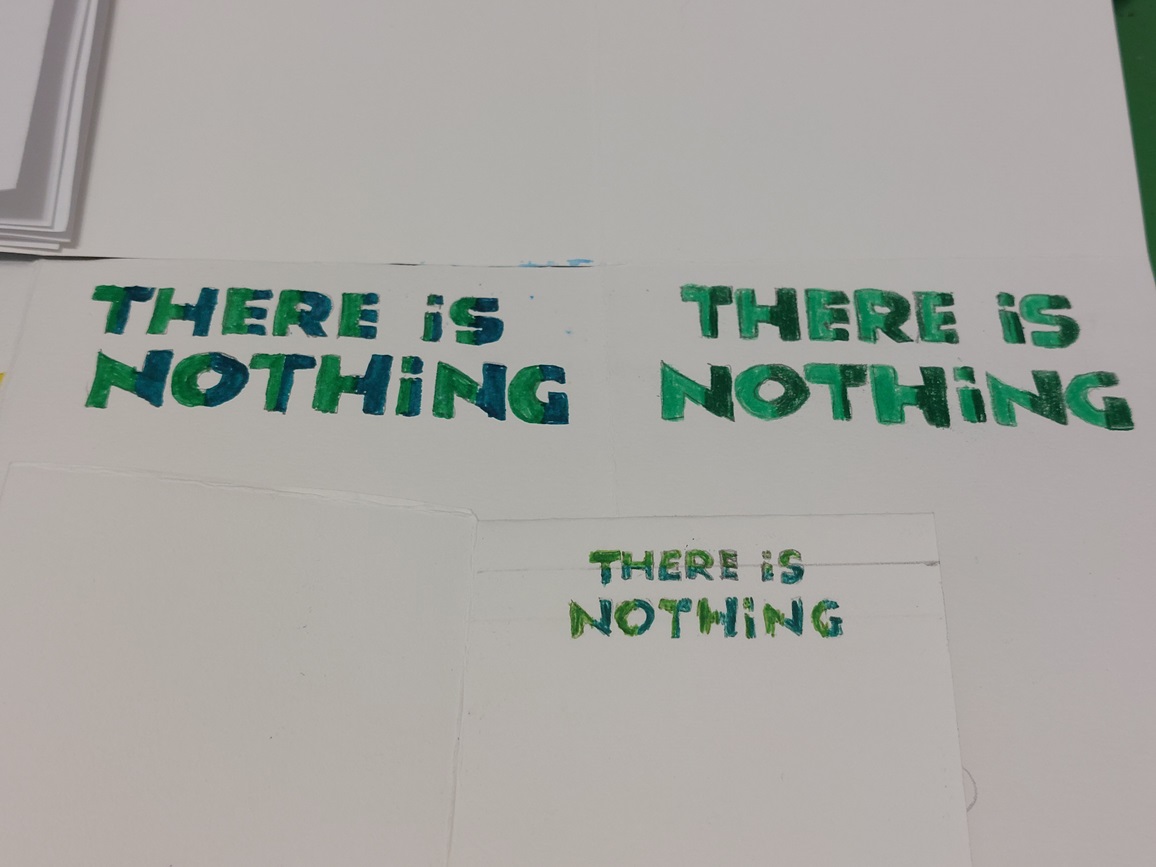 Fase 3 della creazione dello zine: decidere tra titolo scritto a penna o a matita